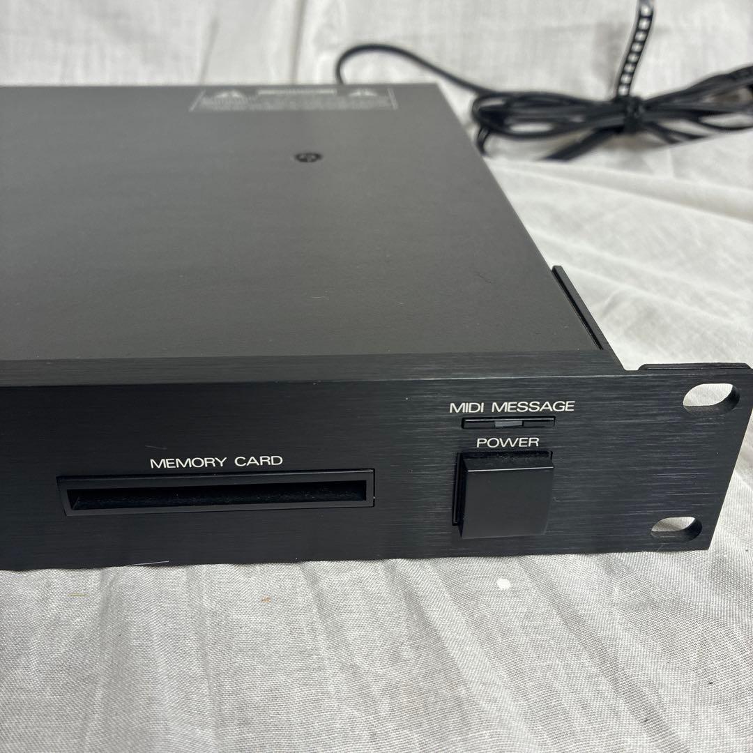 Roland Others D-110
