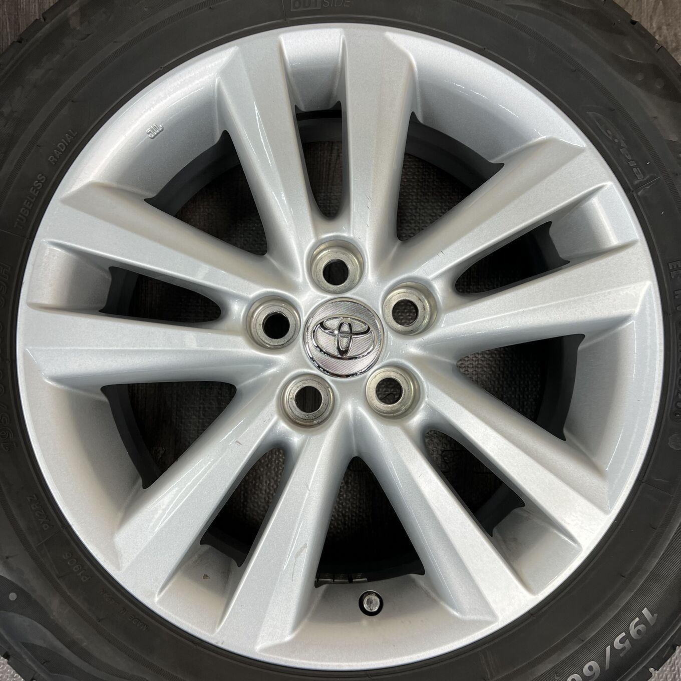 Toyota 16 Inches Wish 5X100 #37D40426