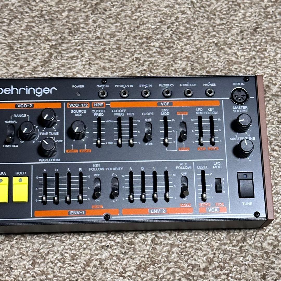 Analog Synthesizers Behringer Jt-2