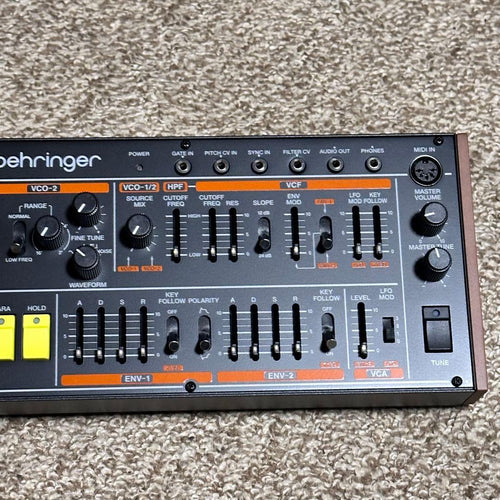 Analog Synthesizers Behringer Jt-2