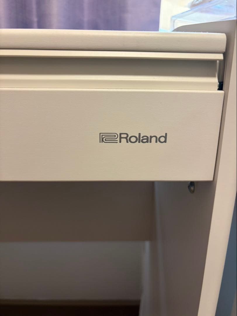 Roland Keyboards Digital Pianos F701