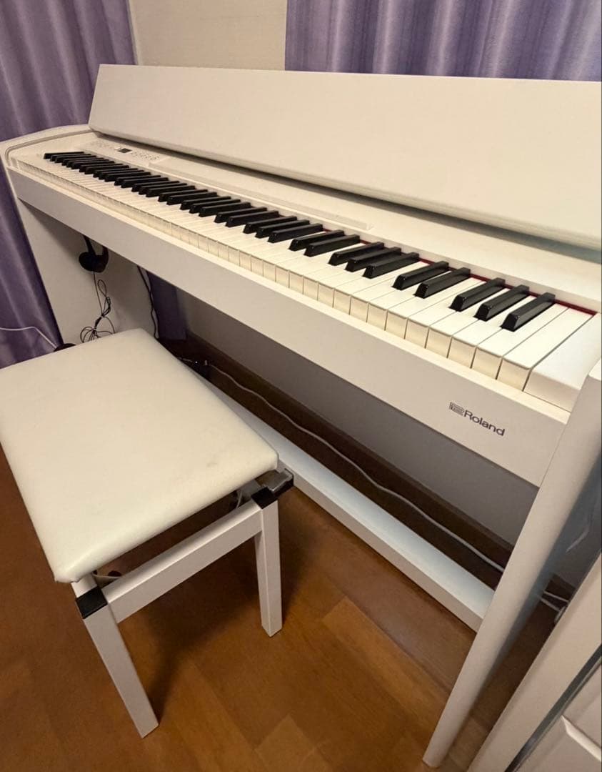 Roland Keyboards Digital Pianos F701