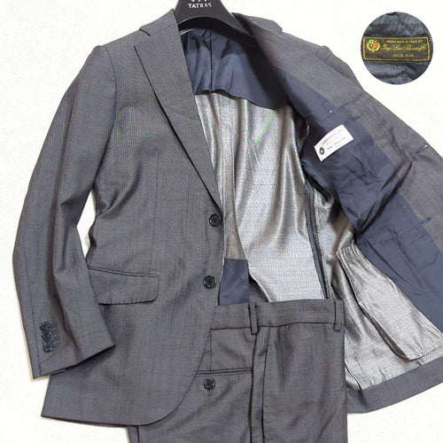 Tomorrowland Business Suits 2026