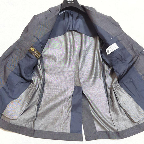 Tomorrowland Business Suits 2026