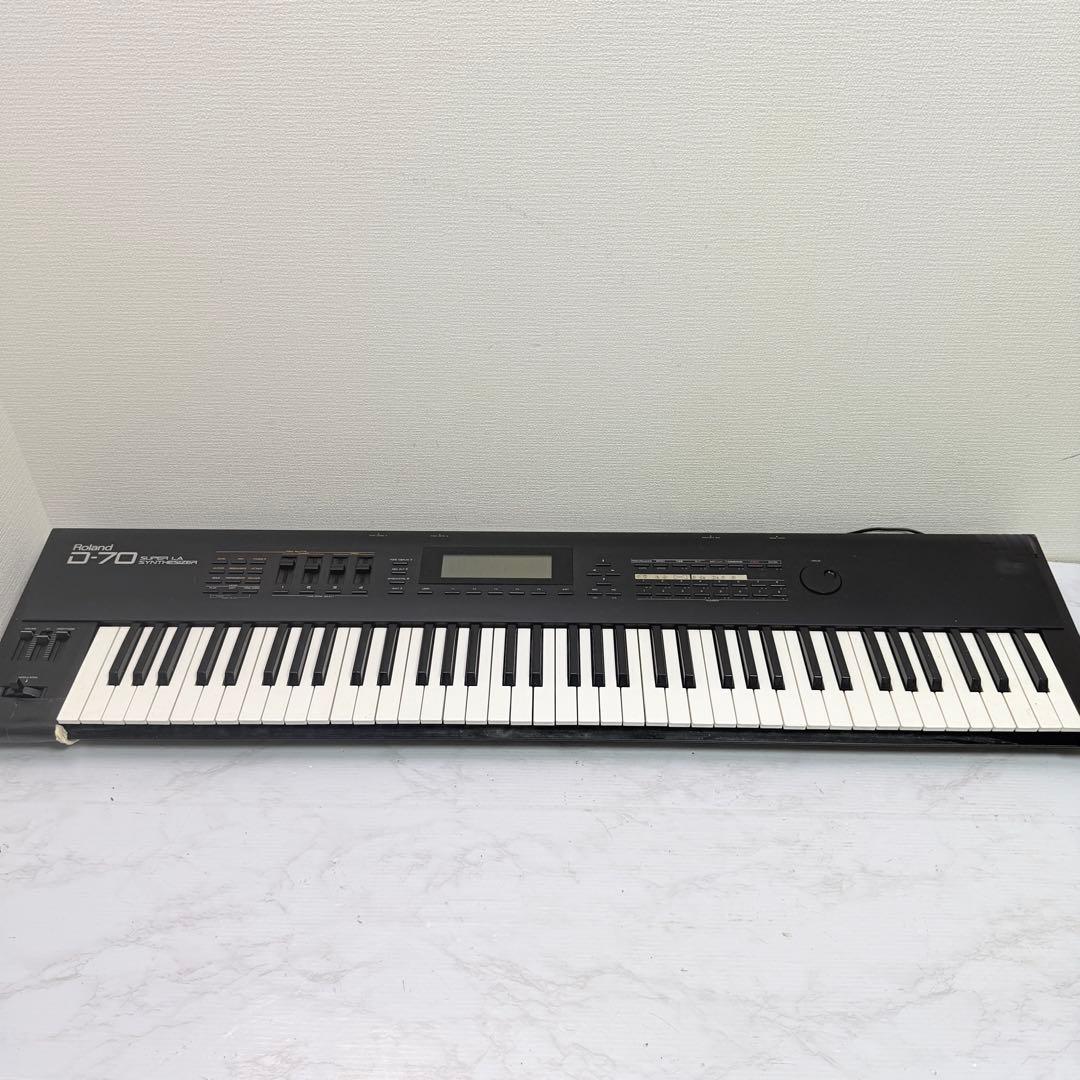 Roland Analog Synthesizers D-70 76