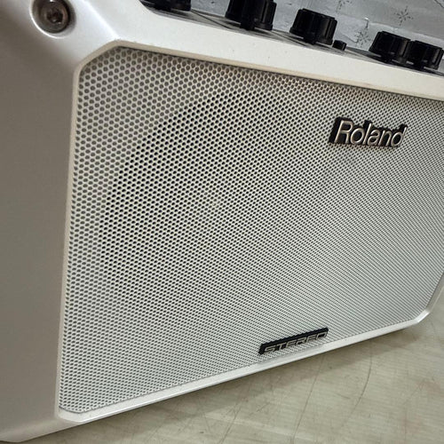 Guitar Amplifier Roland Mobile Ba 3