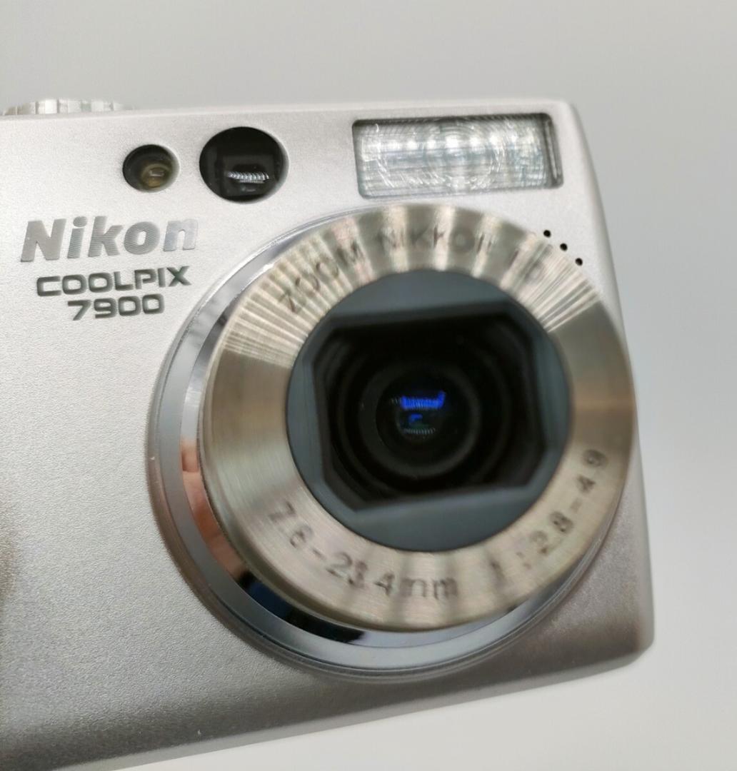 Compact Digital Cameras Nikon Coolpix 7900