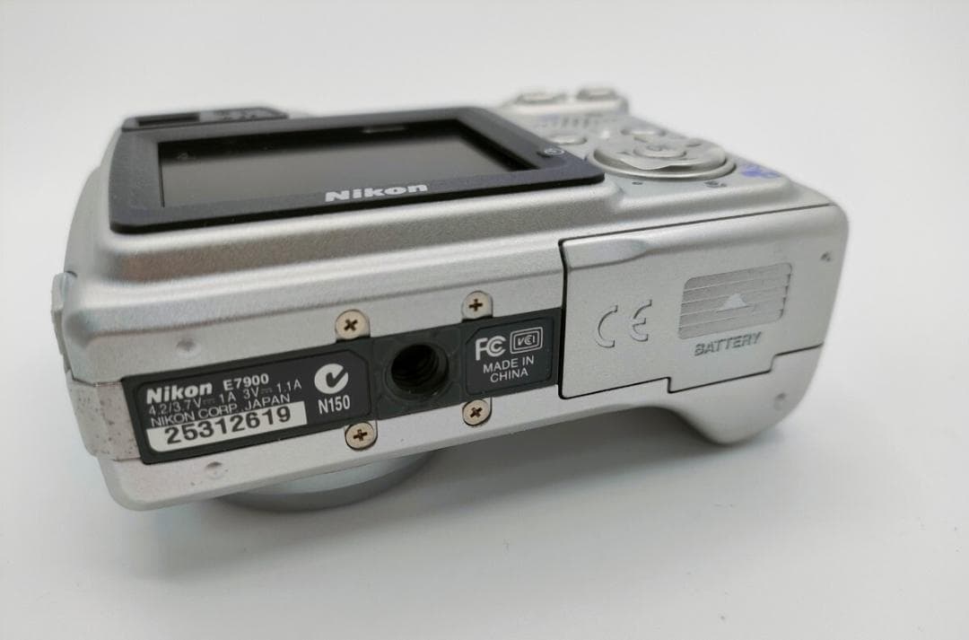 Compact Digital Cameras Nikon Coolpix 7900