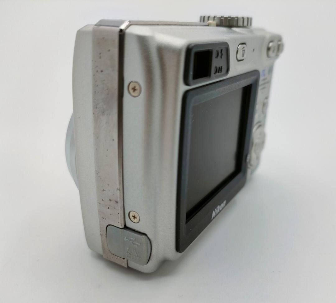 Compact Digital Cameras Nikon Coolpix 7900