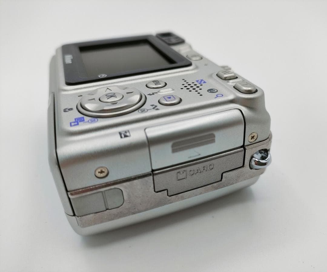 Compact Digital Cameras Nikon Coolpix 7900