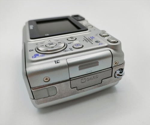 Compact Digital Cameras Nikon Coolpix 7900