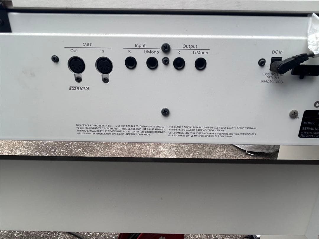 Roland Keyboards Digital Pianos F-110 2010 Ok