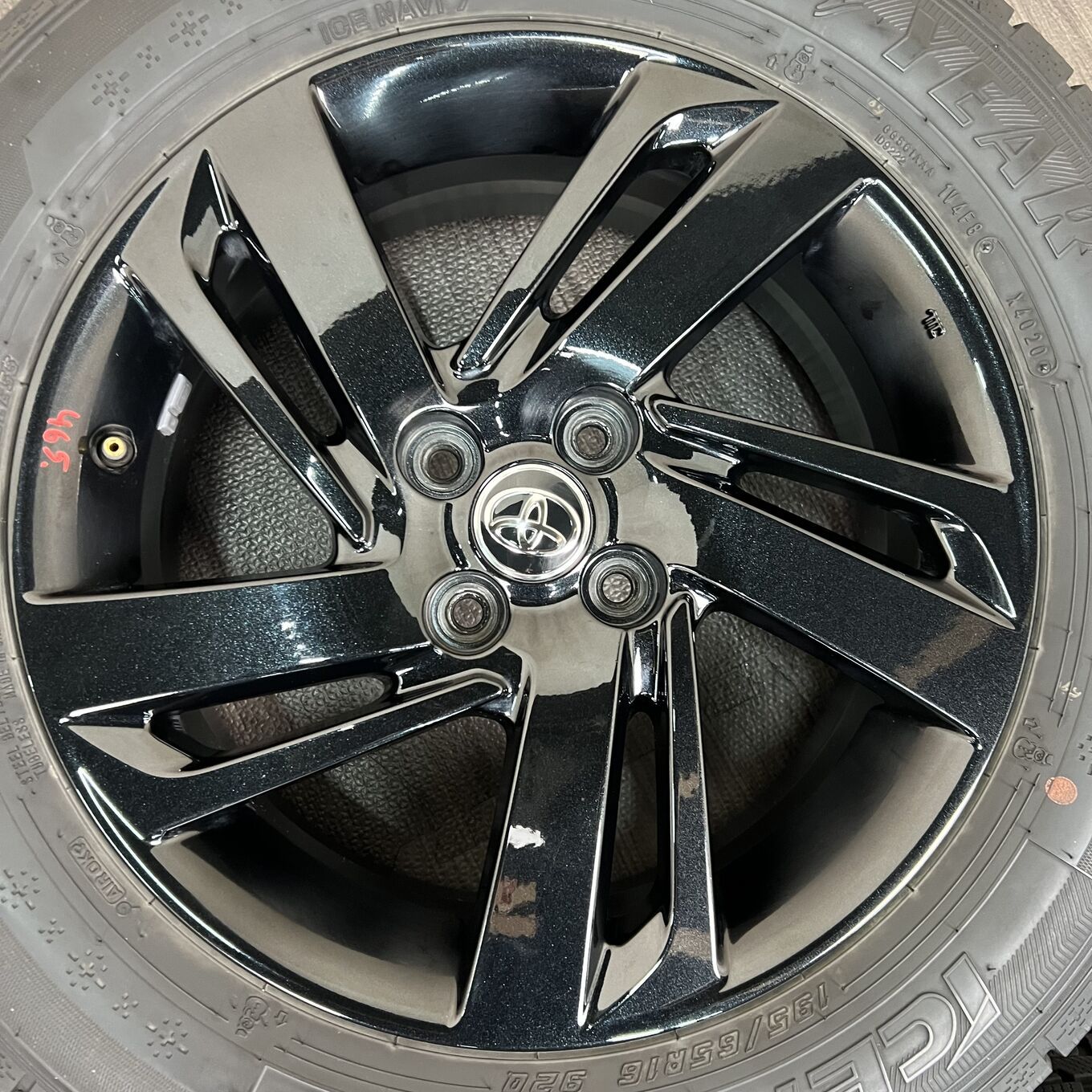 Toyota 16 Inches Goodyear 195/65R16 #465S40925