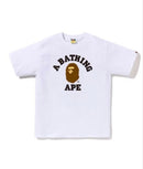 Een badende aap T-shirts T