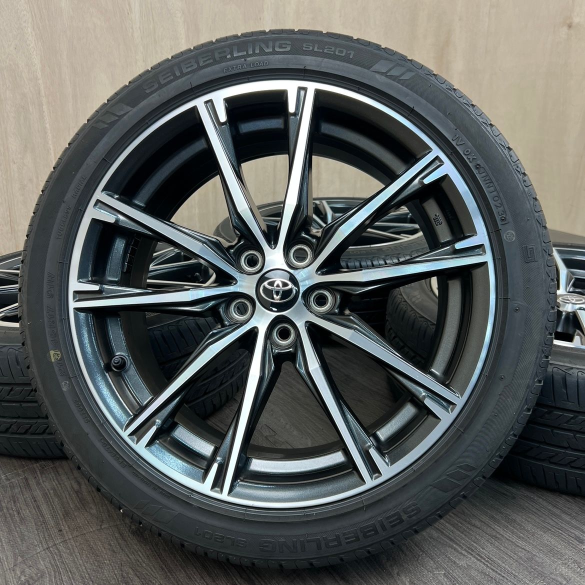 Toyota 17 Inches Seiberling 215/45R17 #193S40426