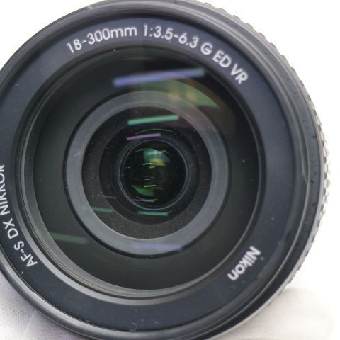 Nikon Lens (Zoom) Af-S Dx Nikkor 18-300Mm F/3.5-6.3G Ed Vr F Ok 02000