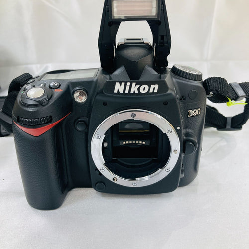 Nikon Digital Slr A D90 Af-S Nikkor 18-200Mm Vr Ii