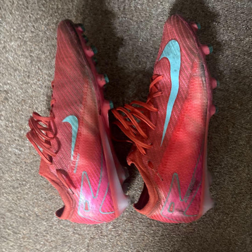 Nike Soccer Cleats Spikes Mercurial