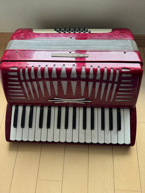 Yamaha Accordions 32 21 8905