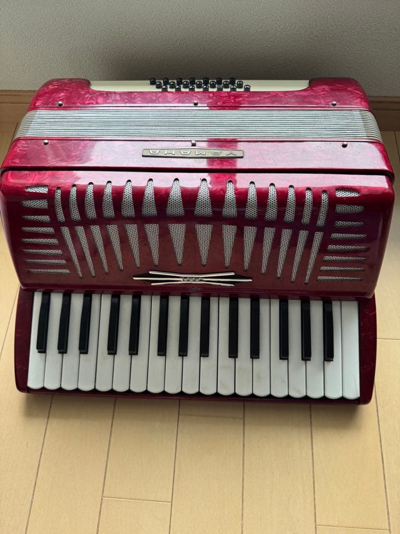 Yamaha Accordions 32 21 8905