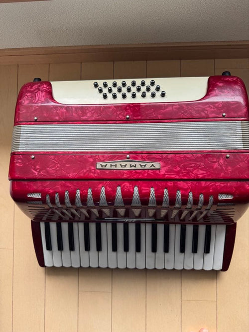 Yamaha Accordions 32 21 8905