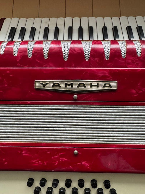 Yamaha Accordions 32 21 8905