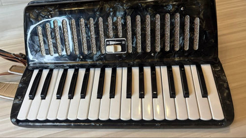 Yamaha Accordions B-32B