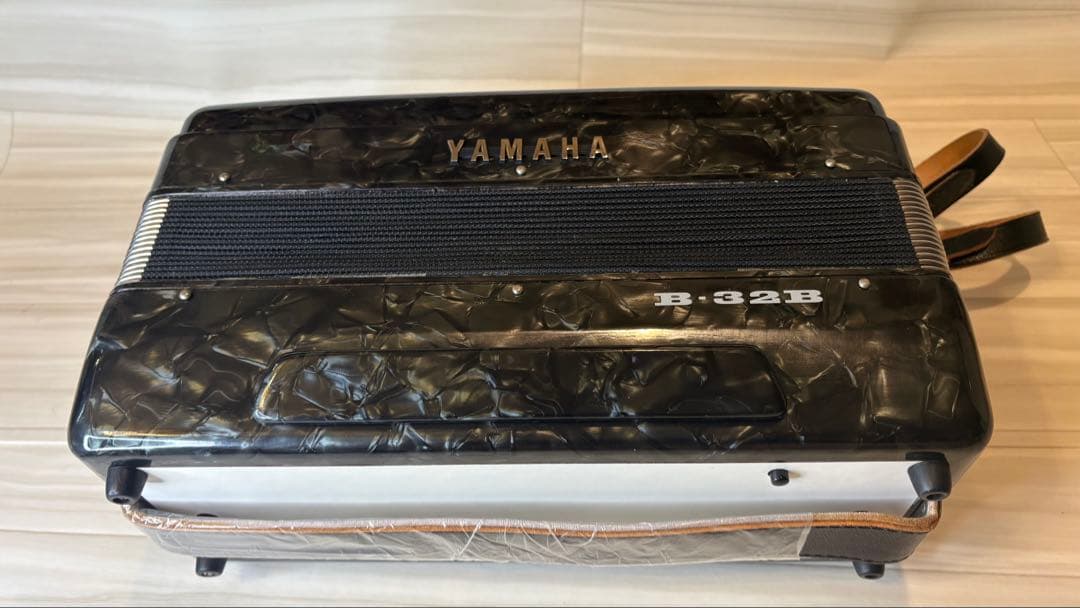 Yamaha Accordions B-32B