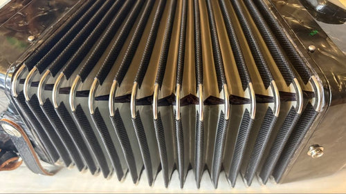 Yamaha Accordions B-32B