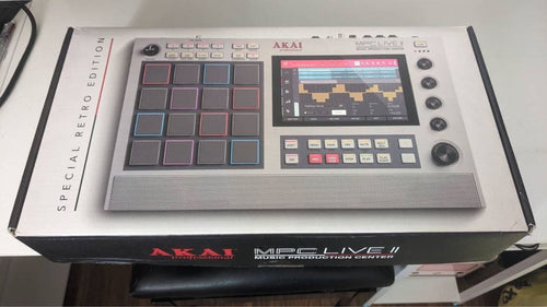 Akai Professional Sampler Mpc Live Ii Special Retro Edition