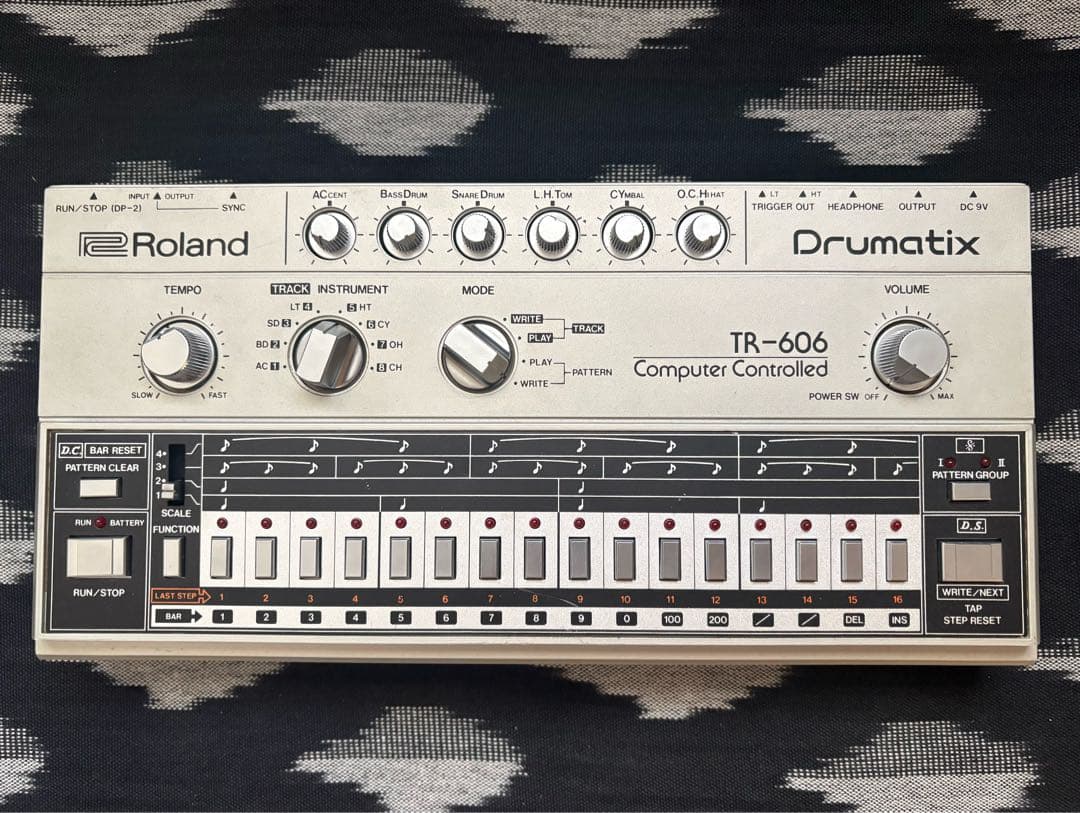 Roland Rhythm Machines Tr-606 Drum Machine