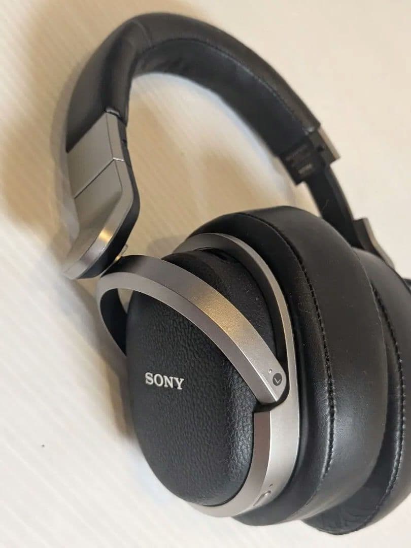 Sony Wireless Headphones Mdr-Hw700Ds