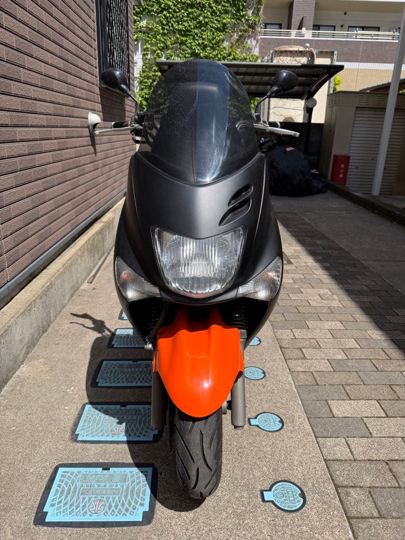 Majesty Motorcycle Body 125 1