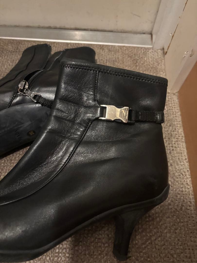Others Prada 35 1/2