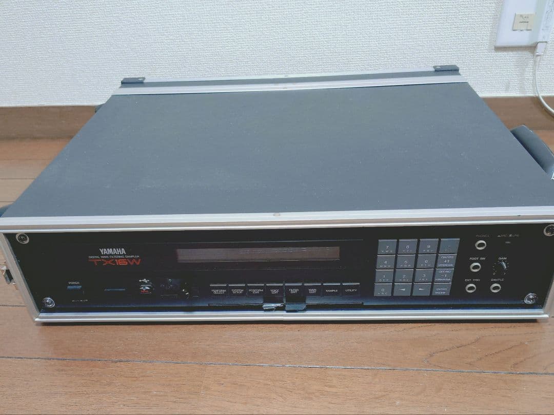 Yamaha Samplers Tx16W Emm15 4