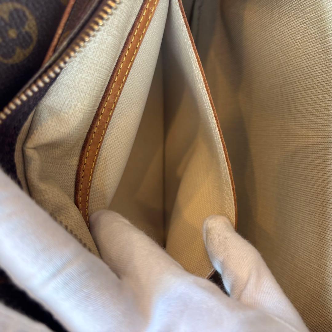 Louis Vuitton Shoulder Bags Gm