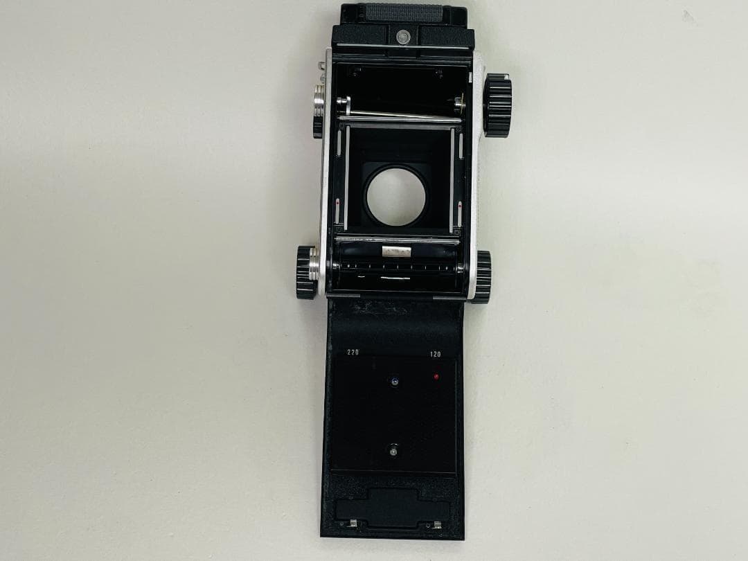 Mamiya Twin-Lens Reflex Cameras C220 Sekor F6.3