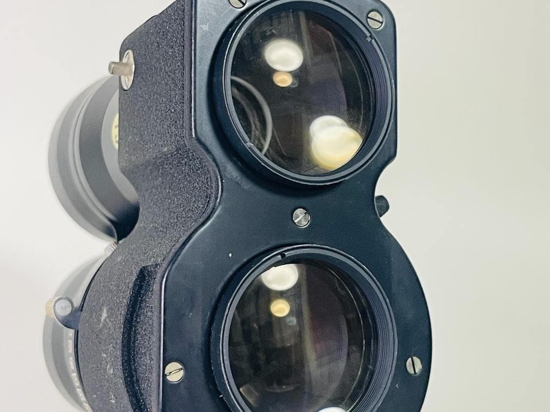 Mamiya Twin-Lens Reflex Cameras C220 Sekor F6.3
