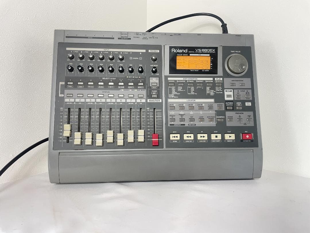Multi -Track Recorder Roland Vs-880Ex