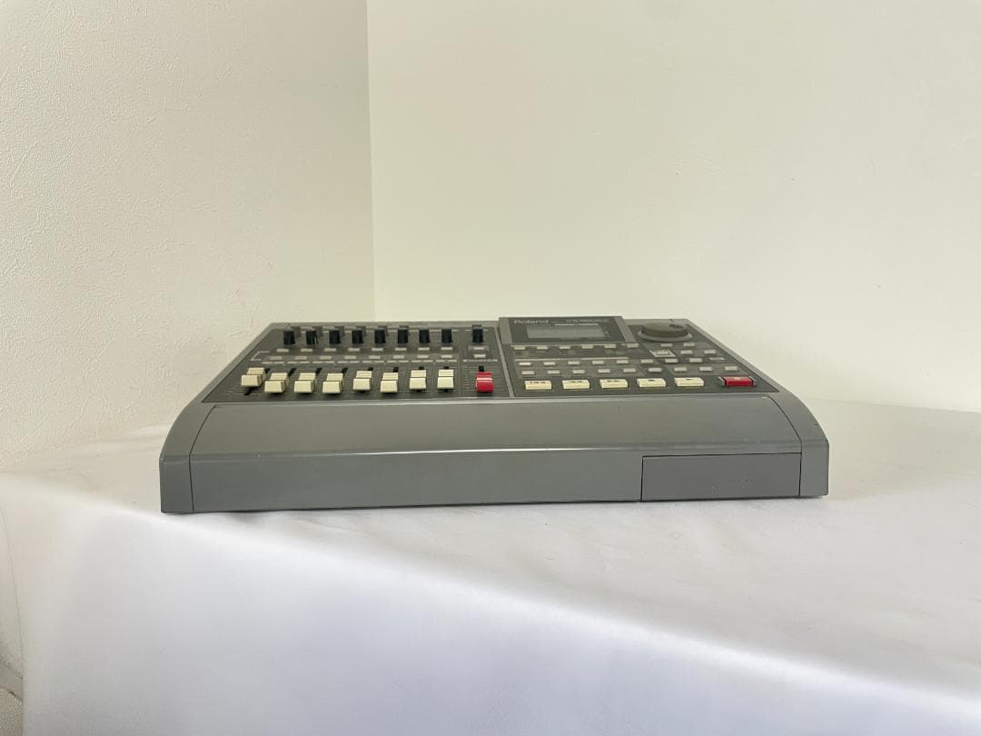 Multi -Track Recorder Roland Vs-880Ex