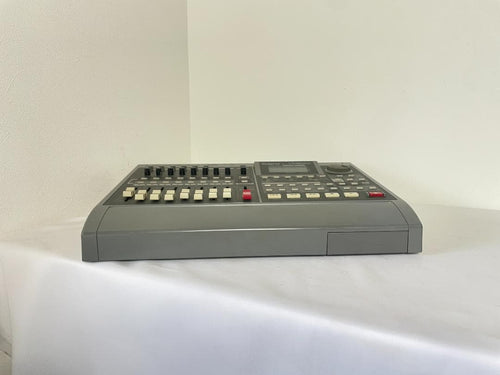 Multi -Track Recorder Roland Vs-880Ex