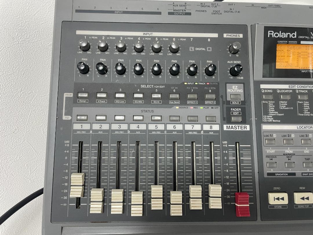 Multi -Track Recorder Roland Vs-880Ex
