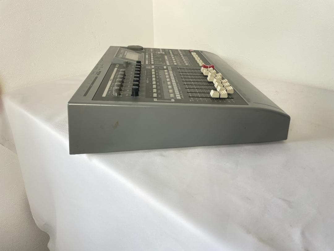 Multi -Track Recorder Roland Vs-880Ex