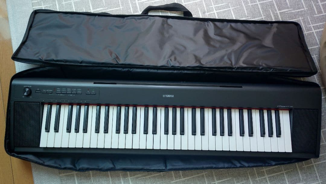 Yamaha Keyboards Digital Pianos Np-12B Piaggero