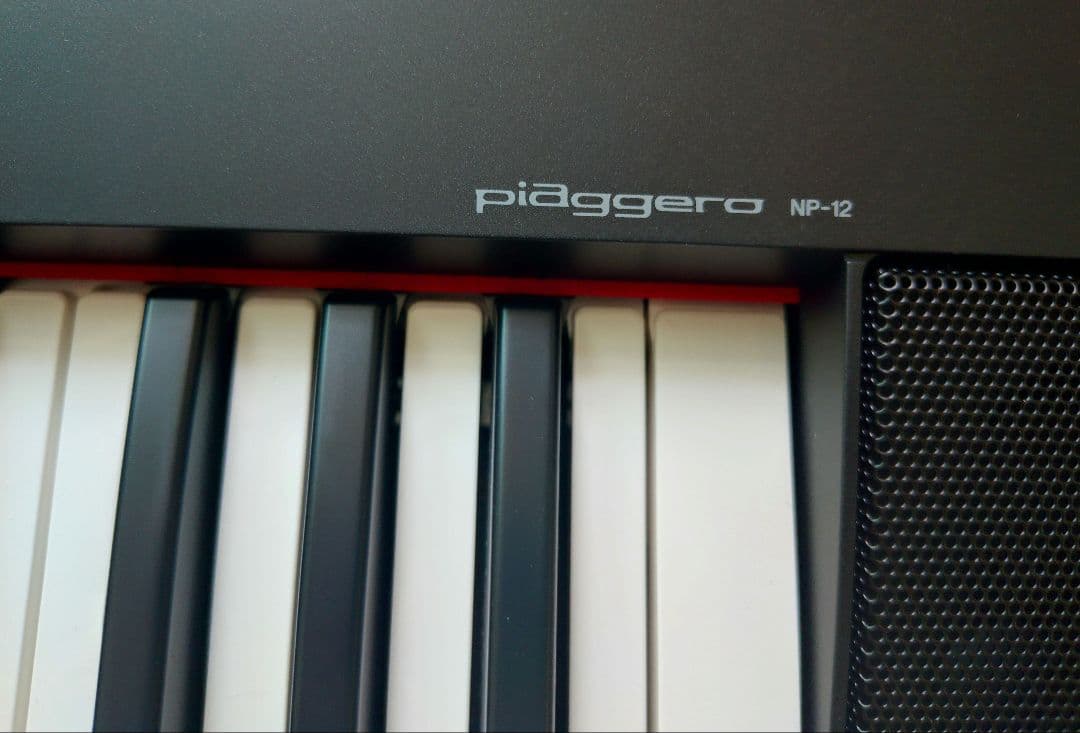 Yamaha Keyboards Digital Pianos Np-12B Piaggero