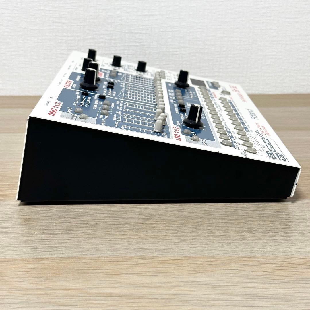 Roland Analog Synthesizers Sh-32
