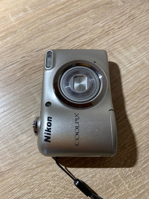 Compact Digital Camera 0999 Nikon Coolpix A10