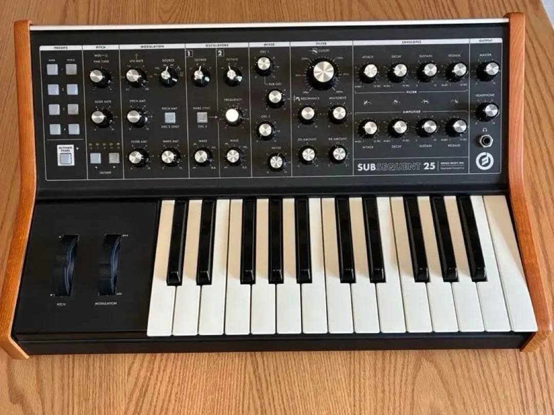 Moog Analog Synthesizer Subsequent 25
