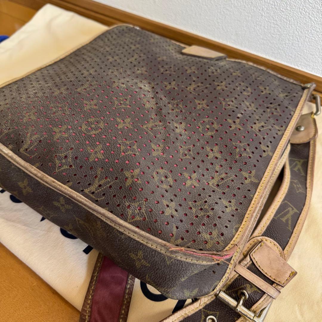 Louis Vuitton Shoulder Bag R*E