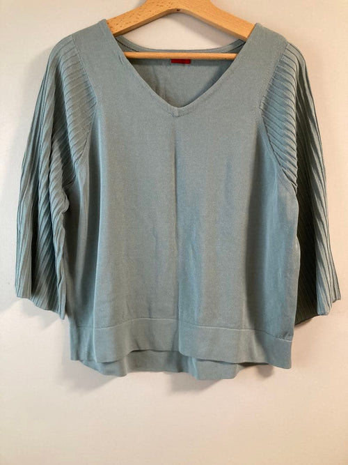 Des Pres Half-Sleeve Three-Quarter-Sleeve V